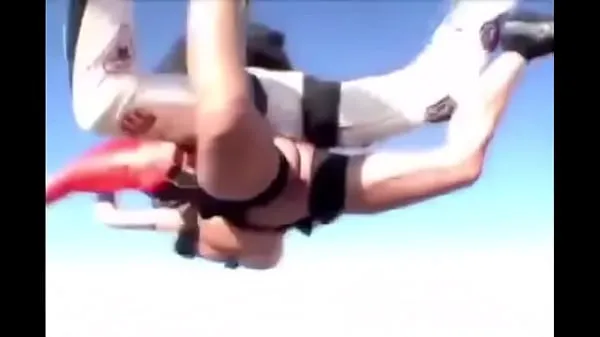 HD Funny nude girl skydiving νέες ταινίες