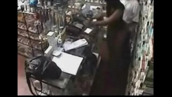 HD Real ! Employee getting a Blowjob Behind the Counter 새 영화