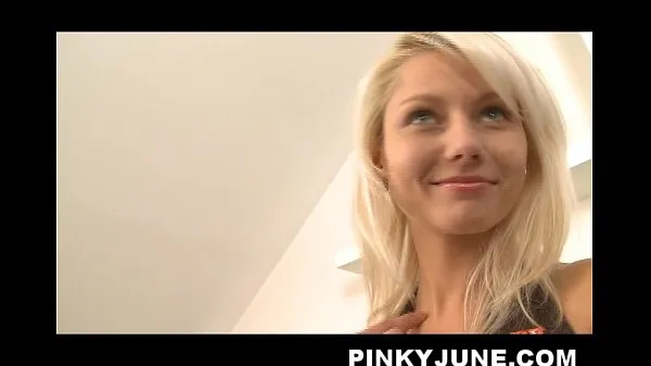 HD Teen Sensation Pinky June erfreut ihre Fans im Racer-Kostümneue Filme