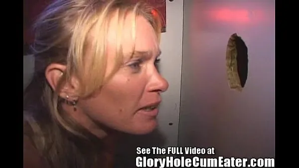 MILF chaude prend tous le style Bareback Cummers dans le gloryhole nouveaux films en HD