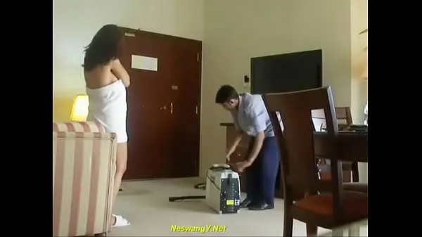 Serviço de quarto de toalha piscante indiana Bhabhi novos filmes em HD