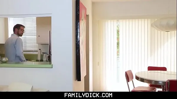 HD FamilyDick - Twink diminuto aprende a follar el agujero apretado de su padrastro películas nuevas