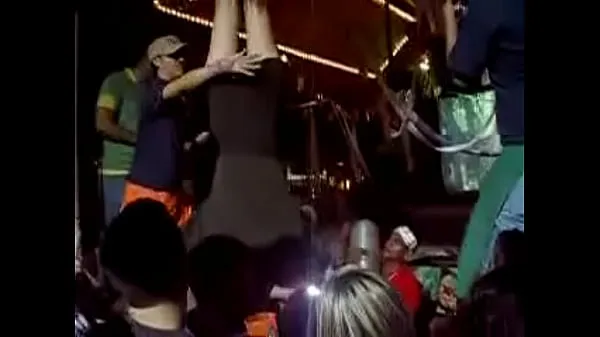 HD ENF - Tetas expuestas en una fiesta dando vueltas al revés películas nuevas