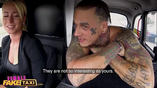 HD Female Fake Taxi, татуированный мужик возбуждает сексуальную блондинкуновые фильмы