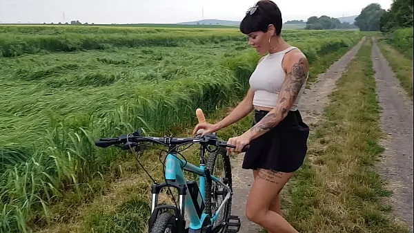 Nowe filmy HD Premiere! Bicycle fucked in public horny