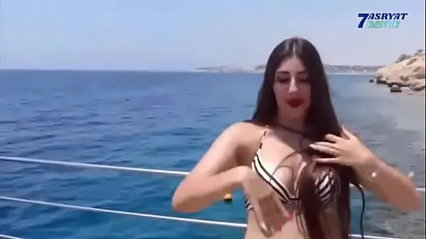 HD An Egyptian woman dances with Maya Khalifa and they have sex with each other νέες ταινίες