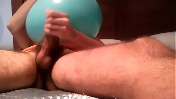 HD Me masturbating with a balloon nye filmer