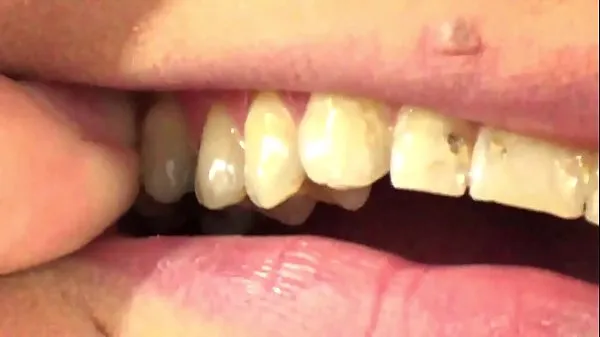 HD Mouth Vore Close Up Of Fifi Foxx Eating Gummy Bears Filem baharu
