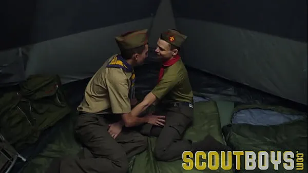 ScoutBoys Des scouts en chaleur baisent à cru dans une tente extérieure nouveaux films en HD