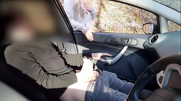 HD Public cock flashing - Guy jerking off in car in park was caught by a runner girl who helped him cum أفلام جديدة