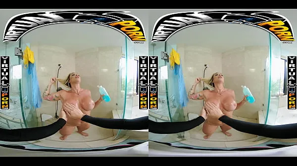 HD Busty Blonde MILF Robbin Banx Seduces Step Son In Shower ภาพยนตร์ใหม่