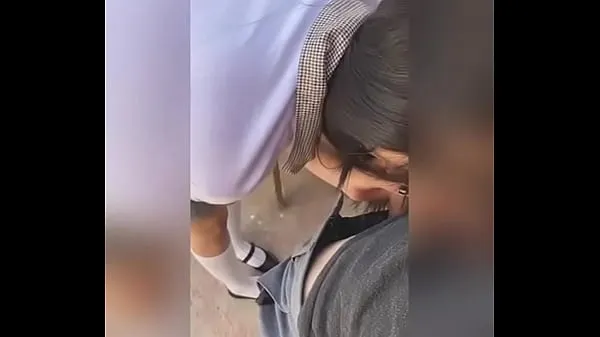 Estudante SAFADA Chupando PAU e Fodendo na ESCOLA! Sexo amador real novos filmes em HD