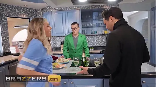 HD Tiffany Watson) Has To Host A Potluck Dinner Party But She Prefers To Fuck (Small Hands) Instead - Brazzers 새 영화