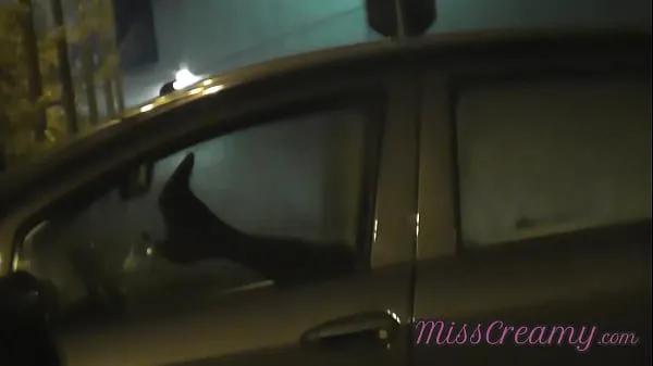 HD Sharing my slut wife with a stranger in car in front of voyeurs in a public parking lot - MissCreamy yeni Filmler
