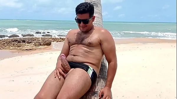 Nowe filmy HD Yuri Gaucho masturbating on Coqueirinho PB Beach with bathers on the beach