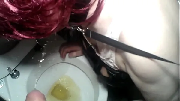 HD Slut Transvestite Bitch Humiliated With Her Head In The Toilet أفلام جديدة