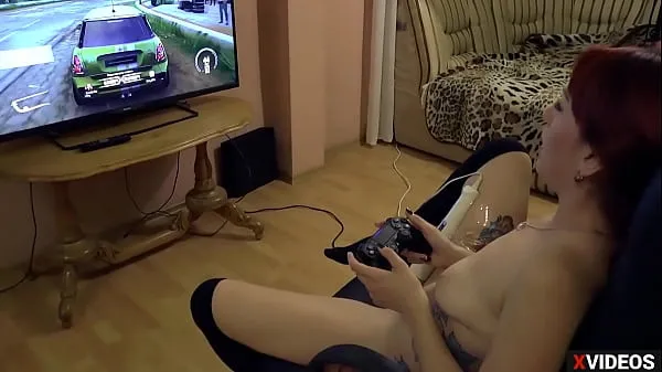 HD Girl plays PS4 and cums from Hitachi 新作映画