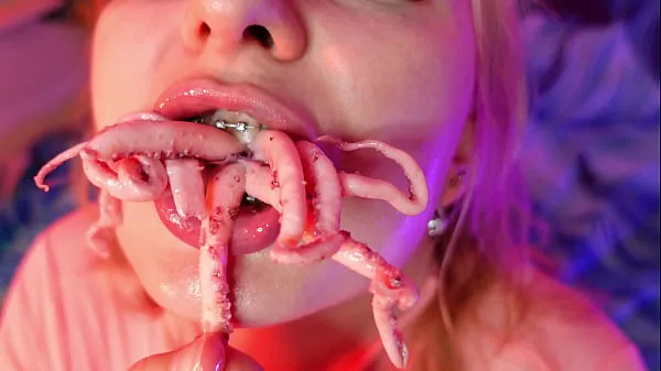 HD weird FOOD FETISH octopus eating video (Arya Grander أفلام جديدة