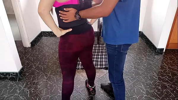 Eu comi a mulher do meu melhor amigo quando ela ia treinar na minha casa: foi ruim mas como agüentar a bunda gorda dela e ainda mais com a lycra apertada que ela estava usando novos filmes em HD