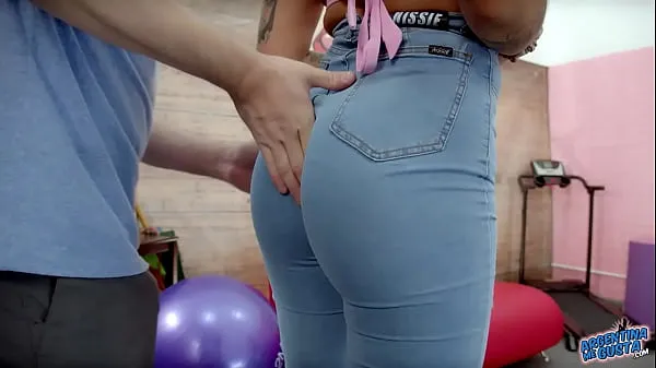 Incredbiel Bubble Butt & Cameltoe dans une fille latina en jean très serrée nouveaux films en HD