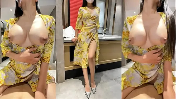 Record sexuel avec une jeune femme sexy et lascive aux gros seins. La jeune femme excitée a pris l'initiative d'enfiler une chemise jaune et était pleine de charme. Elle s'est fait baiser continuellement sans préservatif sous plusieurs angles nouveaux films en HD