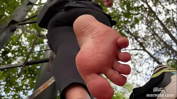 HD Pink socks and natural rough wrinkled soles above you outdoor 新作映画