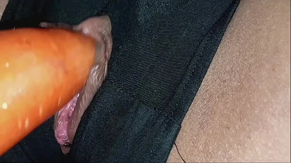 HD Finger her pussy with various fruits until she cums nových filmů